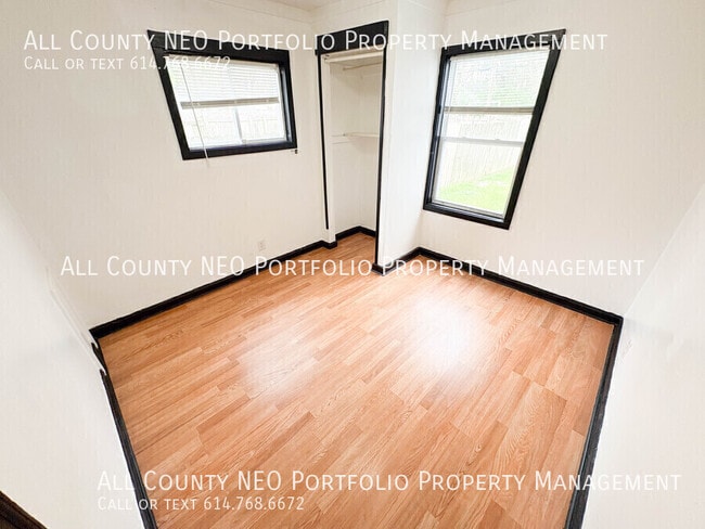 Building Photo - 857 S Waverly St