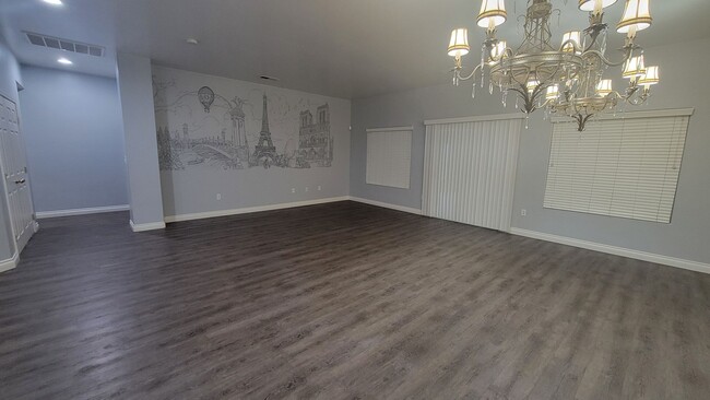 Building Photo - 10919 Golden Valley Dr