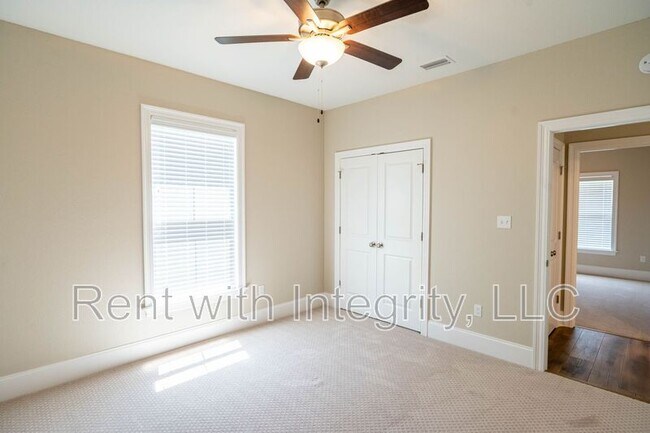 Building Photo - 165 Benoit Cir