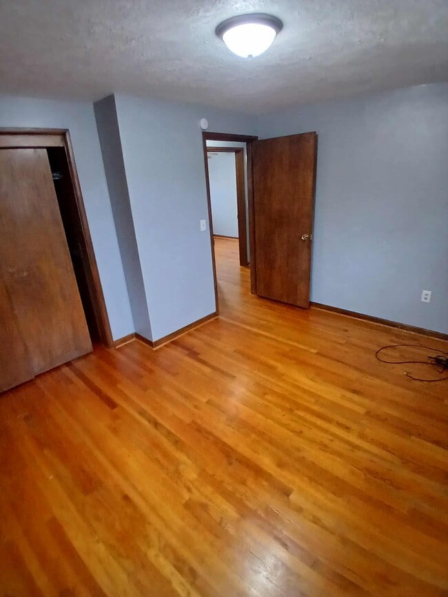 Building Photo - 1159 S Main St