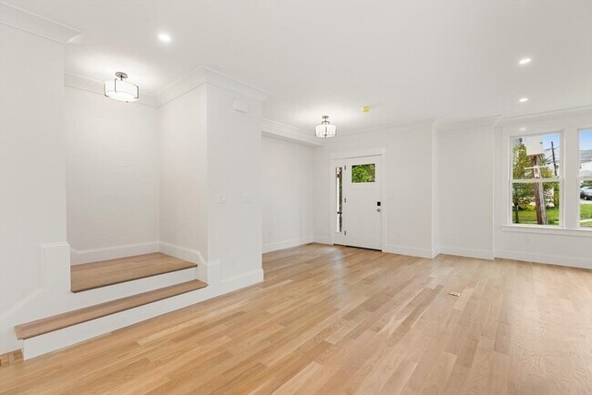 Building Photo - 45 Maplewood St