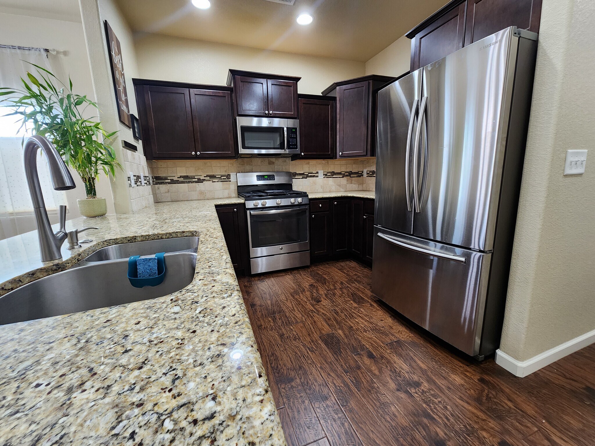 Building Photo - 6596 Emerald Isle Hts