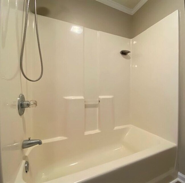 Building Photo - 1/2 MONTH OFF * 2-Bed 1 bath | 5 Minutes to Downtown)