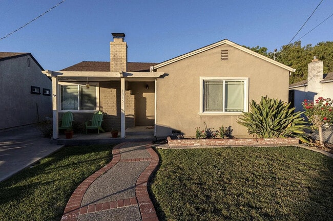 Building Photo - 1915 Washington St