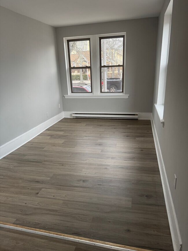 Building Photo - 1 Bedroom, 1 Bathroom Apartment Located on First Floor -- Ready For Move-In!