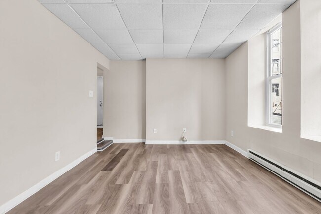 Building Photo - 439 Walnut St