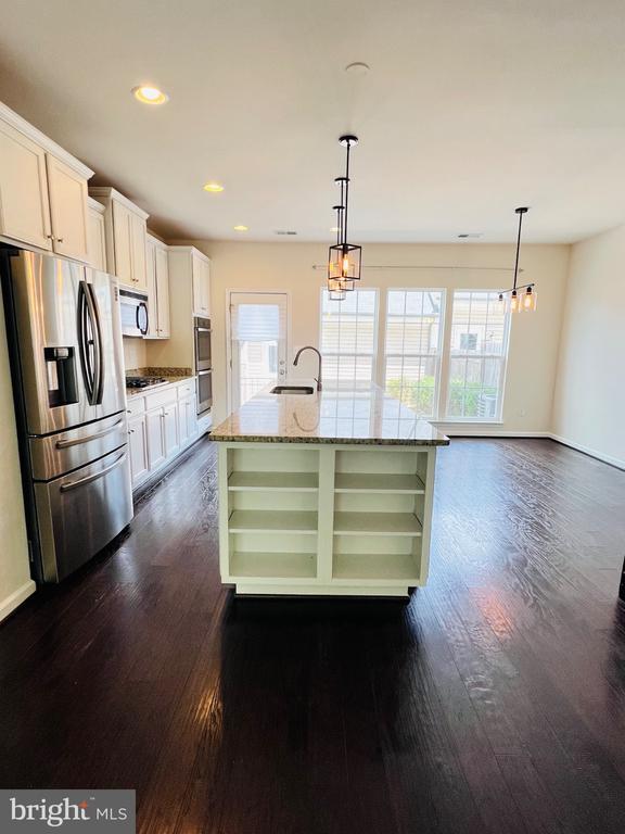 Building Photo - 208 Freesia Ln