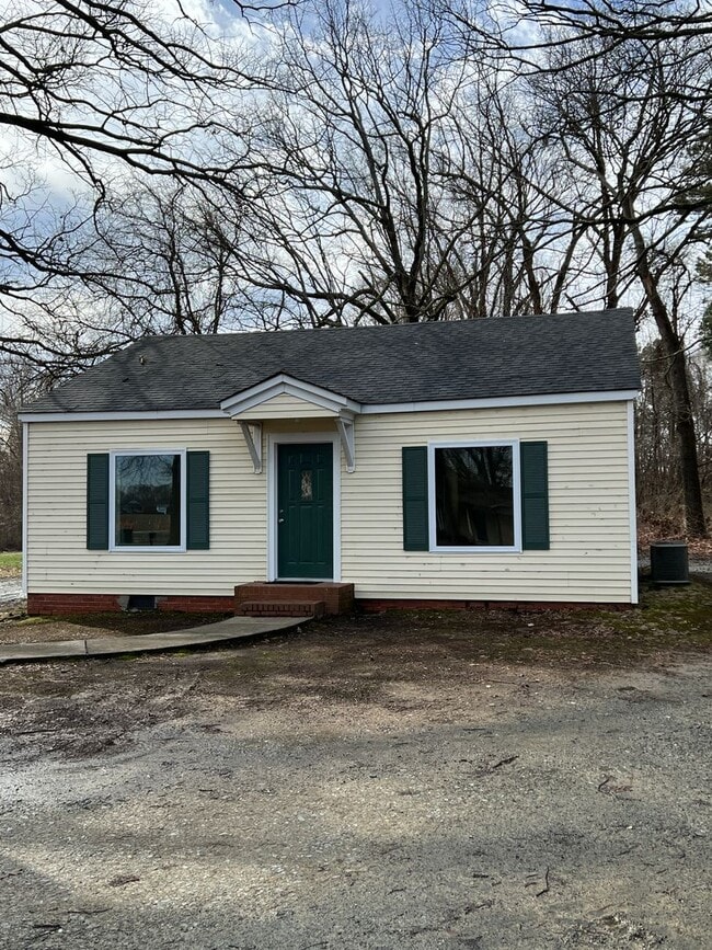 Building Photo - UPGRADED 2 Bedroom Home FOR RENT