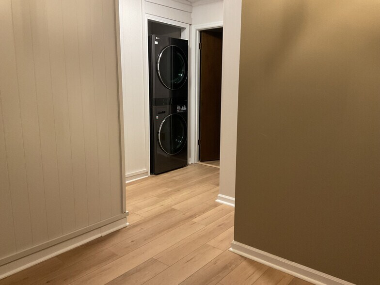 Building Photo - 215 Thornton Dr