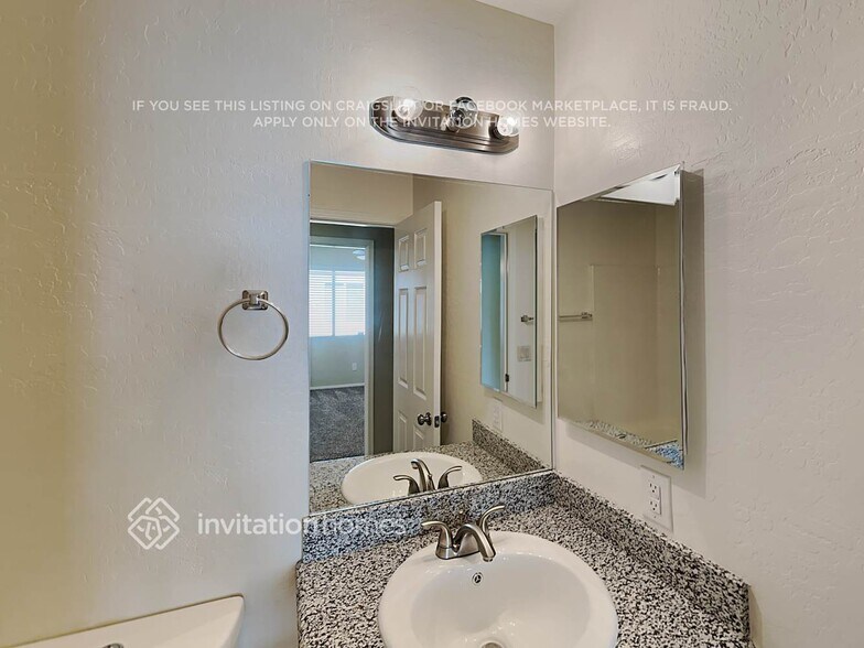 Building Photo - 2369 W Silver Creek Ln