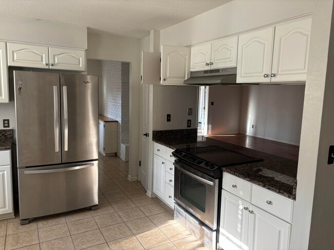 Building Photo - 763 St Vincent Cove