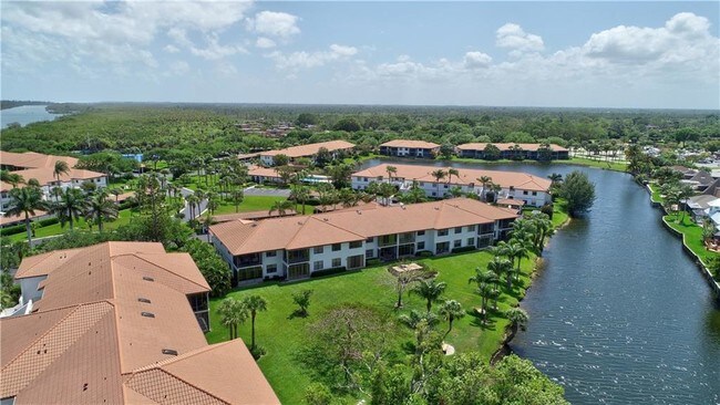 Building Photo - 6101 SE Landing Way