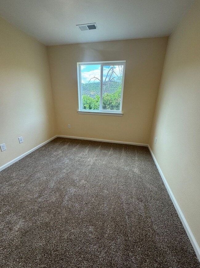 Building Photo - 2/1 HOME WITH BEAUTIFUL VIEWS