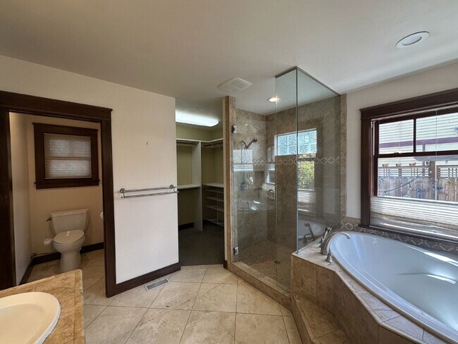 Building Photo - 607 NW Federal St