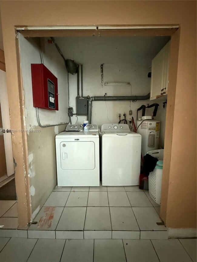 Building Photo - 2706 Montego Dr