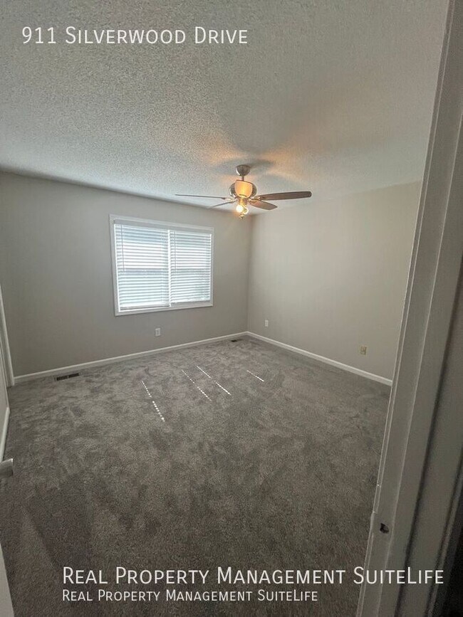 Building Photo - 911 Silverwood Dr