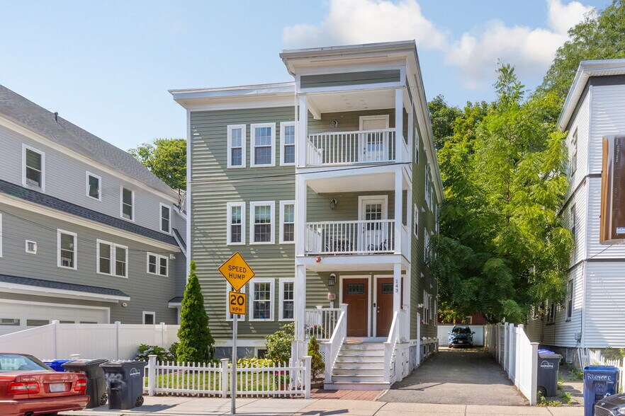 Building Photo - 143 Williams St