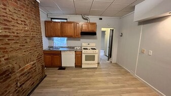 Building Photo - 212 Ophelia St