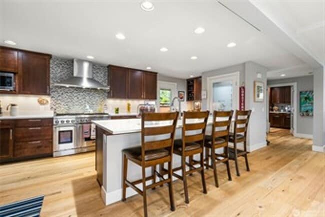 Building Photo - Gorgeous 5 Bedroom Home with Bayview - Bir...