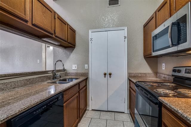 Building Photo - 4803 Clover Haven St