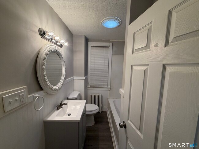 Building Photo - 174 Lamson St