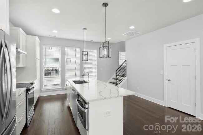 Building Photo - 1555 Duckworth Ave