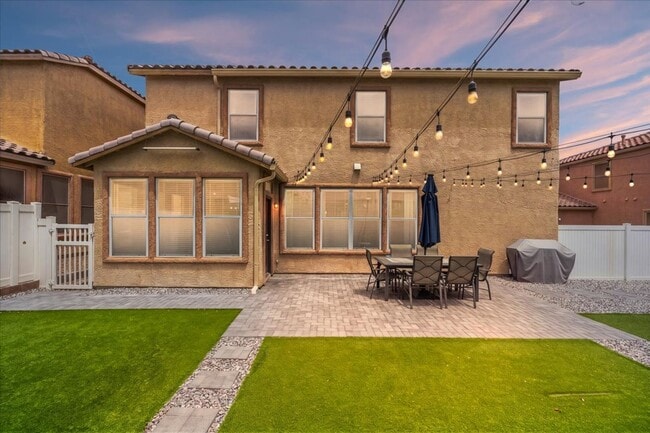 Building Photo - Luxurious, Exceptional Entertaining 5 Bedroom Home Featuring Expansive Indoor-Outdoor Living