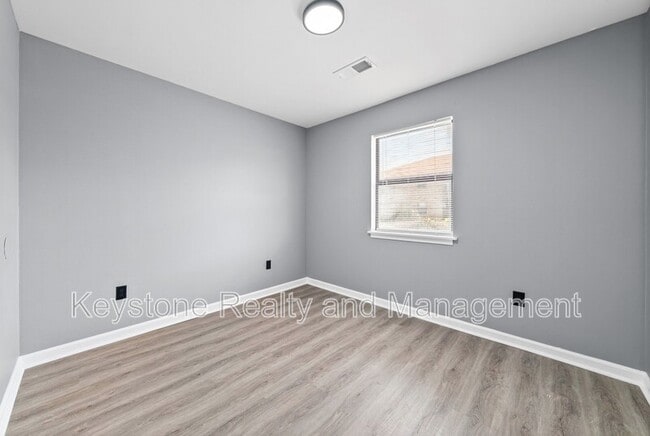 Building Photo - 1937 High St