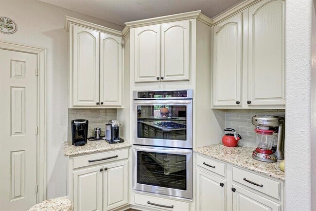 Building Photo - 8236 Phantom Canyon Dr