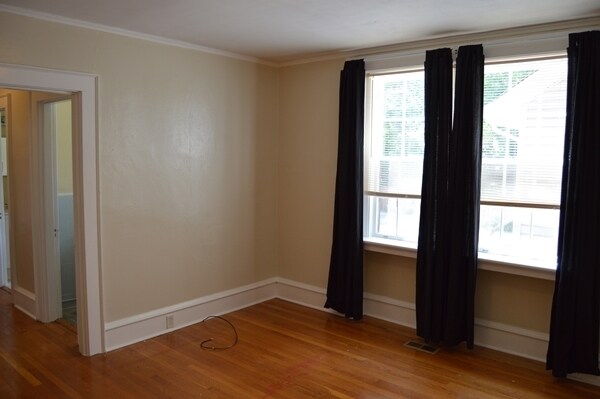 Building Photo - 821 Brandon Ave