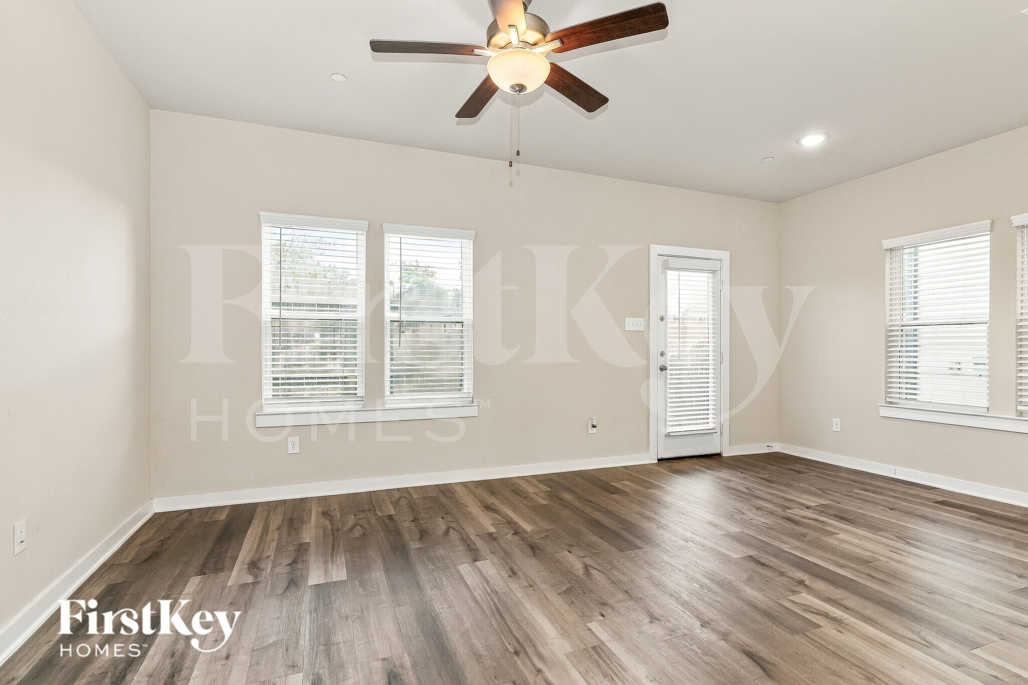 Building Photo - 313 N Centro Cir