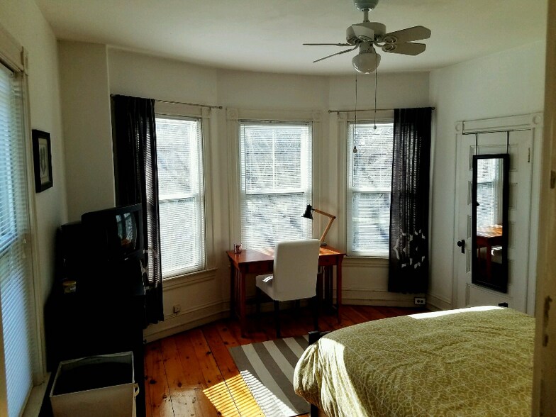 Building Photo - 322 Merrimac St