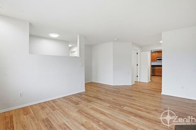 Building Photo - 13801 NE 40th St