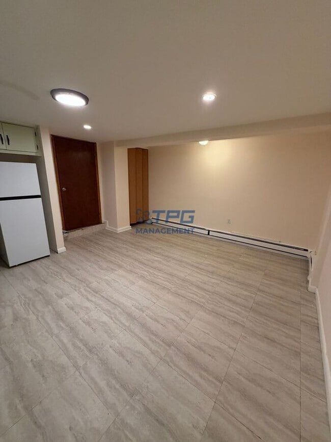 Building Photo - 565-567 North 4th Street-Basement