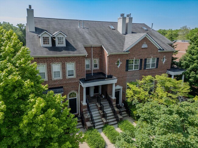 Building Photo - 17034 Farmington Rd