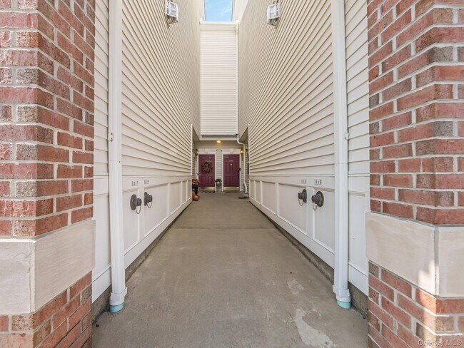 Building Photo - 1115 Balsam Dr