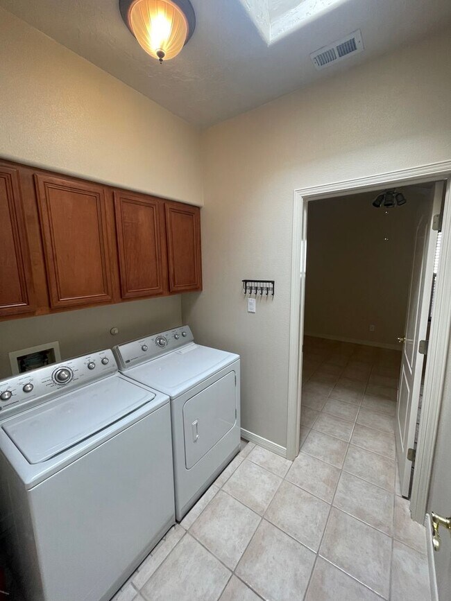 Building Photo - Organ Mountain View’s Sonoma Ranch