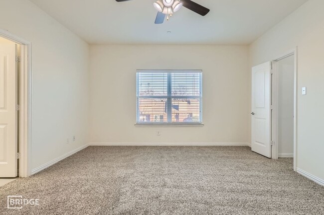 Building Photo - 1341 Lakecrest Ln