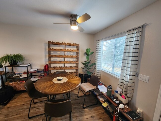 Building Photo - Immaculate 3 bedroom 2 bath split level ho...