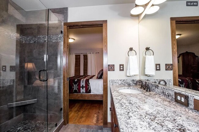 Building Photo - Beautiful Fully Furnished 4 Bed 3 Bath Home