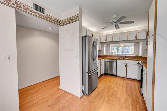 Building Photo - 9633 N Belfort Cir