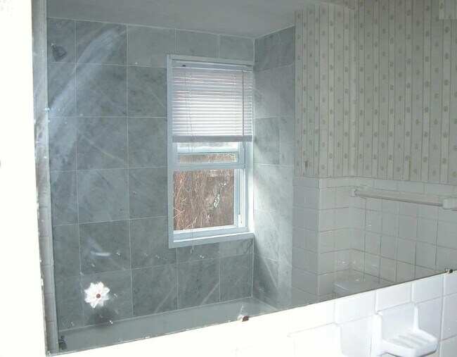 Building Photo - 1260 W 67th St