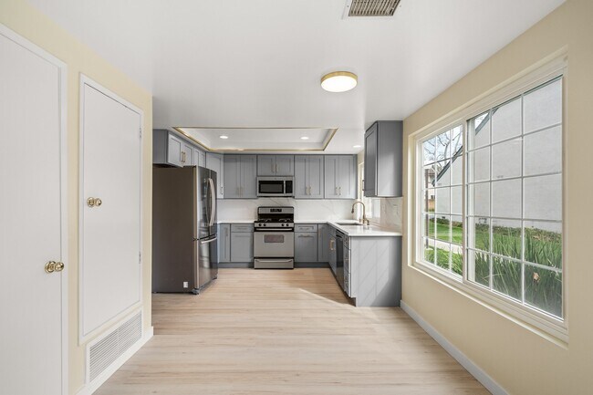 Building Photo - 306 Dolores Cir