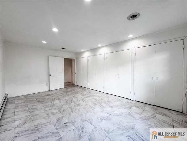 Building Photo - 742 Grove Ave