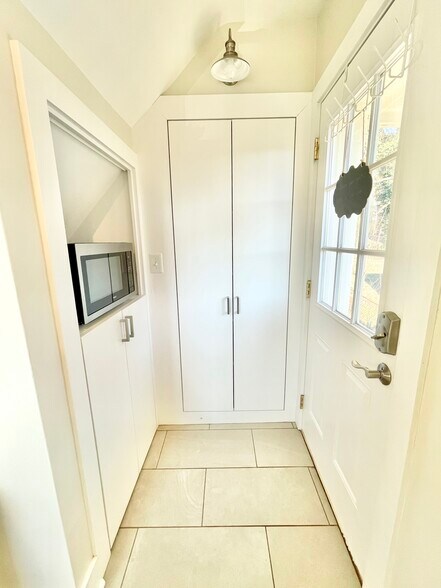 Building Photo - 1325 Willow Dr