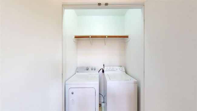 Building Photo - 4131 McFarland Dr