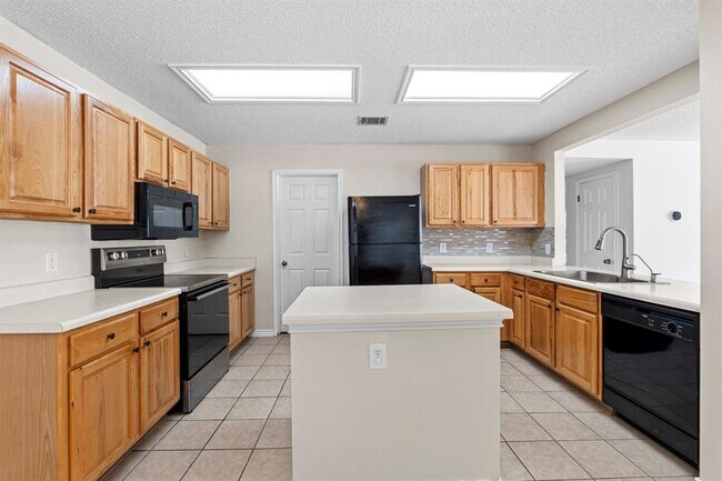 Building Photo - 1704 Matagorda Dr