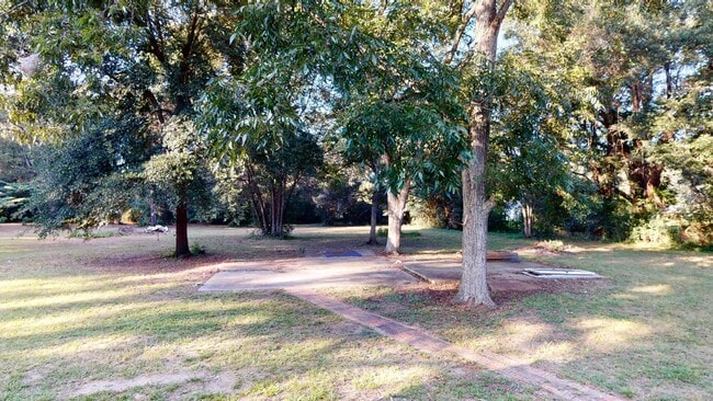 Building Photo - 2 acres in Millbrook w/ large screened in ...