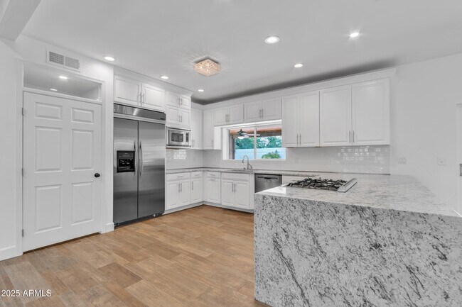 Building Photo - 10424 E Cannon Dr