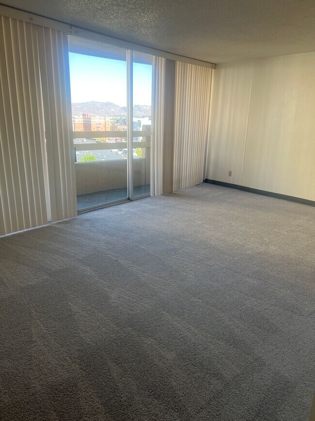 Building Photo - Downtown Reno studio available Arlington Towers